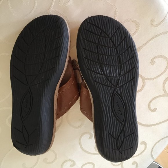 NWOT Clarks - Artisan slip on sandals - Picture 5 of 11